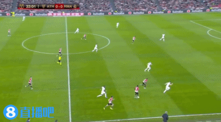 脚步不够快！首发的杨瀚森侧移被吹阻挡 4分钟不到累积2犯被换下