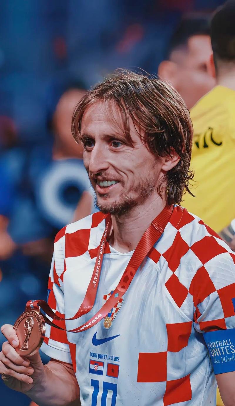 东契奇19分＆詹姆斯10分，湖人半场落后7分